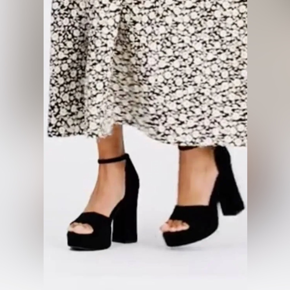 Tory Burch Black Chunky Heel suede platform sandals
